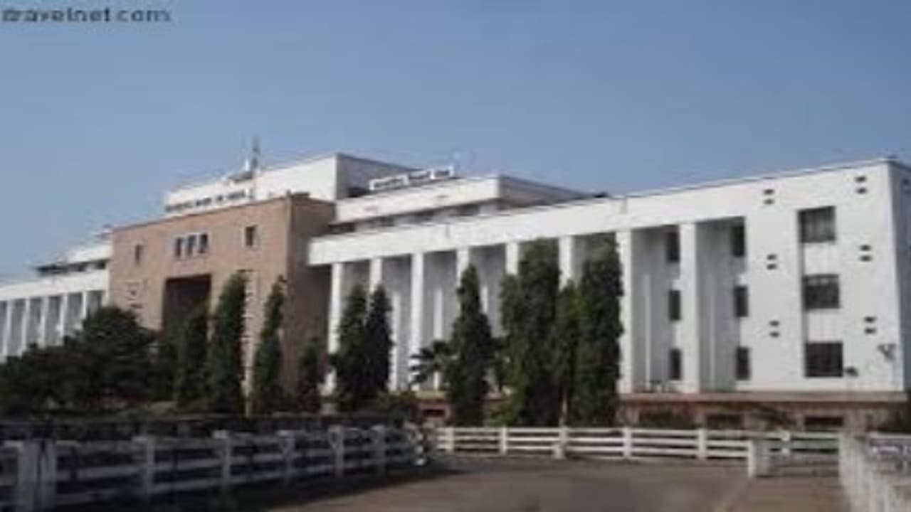 “மொபைல் சேவையை போல் வங்கி சேவையை மாற்றலாம்…” ரிசர்வ் வங்கி அதிரடி திட்டம்… “மொபைல் சேவையை போல் வங்கி சேவையை மாற்றலாம்…” ரிசர்வ் வங்கி அதிரடி திட்டம்…