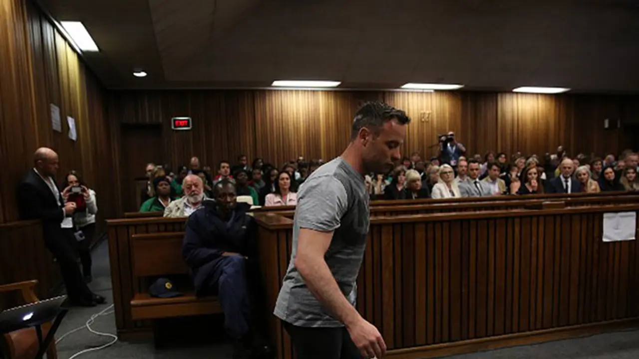 Oscar Pistorius gets six year jail term for murdering girlfriend Oscar Pistorius gets six year jail term for murdering girlfriend
