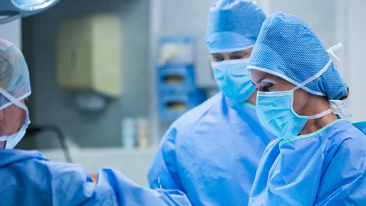 ওষুধ কোম্পানির স্পনসরে পাঁচতারা হোটেল বাসে বিধিনিষেধ, কী বলছেন চিকিৎসকরা