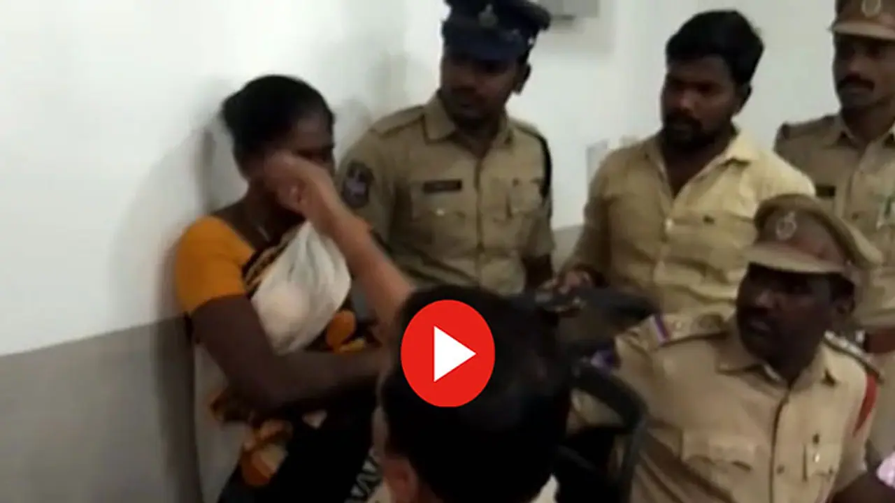 ఈ పనిచేసిన పోలీసు బాస్ పై వేటు (వీడియో) ఈ పనిచేసిన పోలీసు బాస్ పై వేటు (వీడియో)