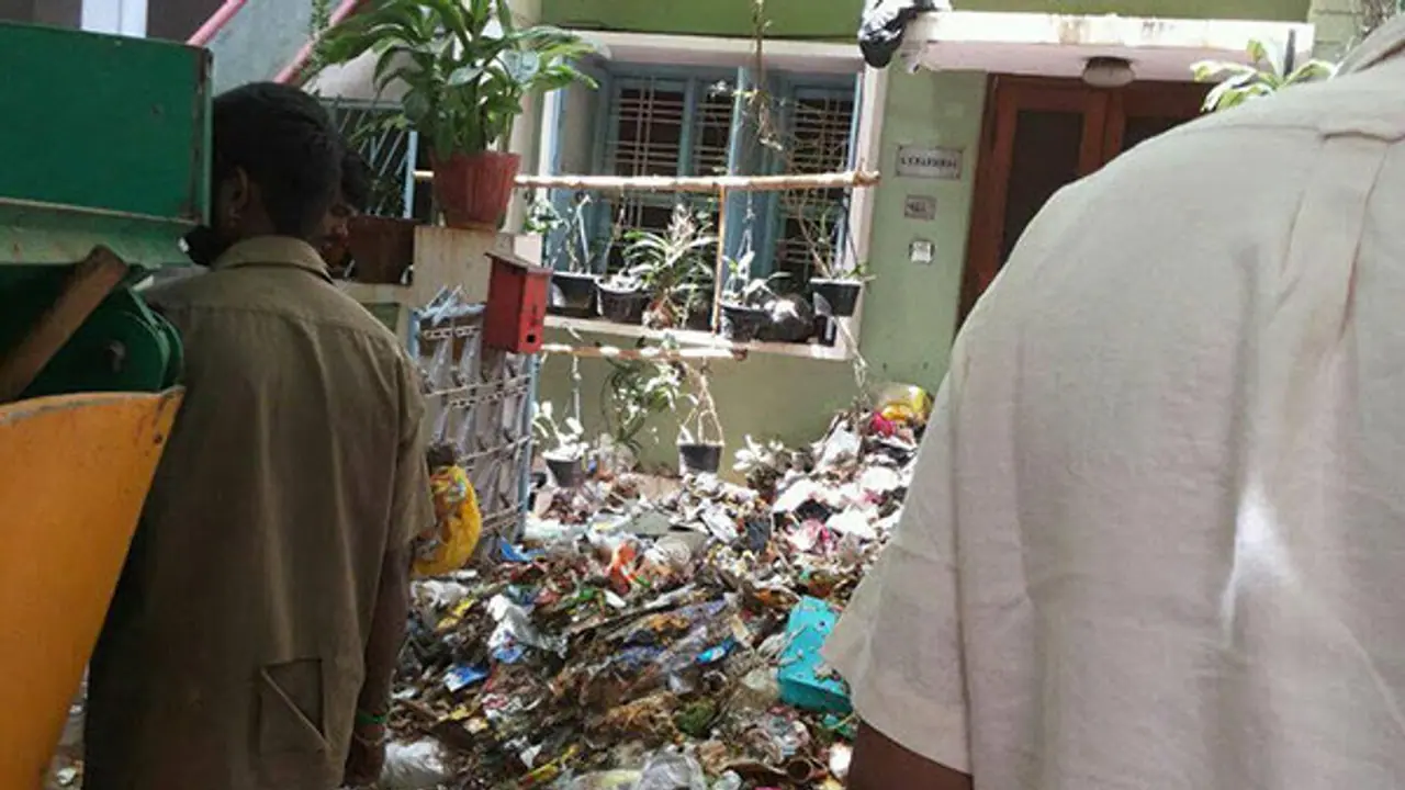 Politician dumps garbage in Bengaluru resident's house Politician dumps garbage in Bengaluru resident's house