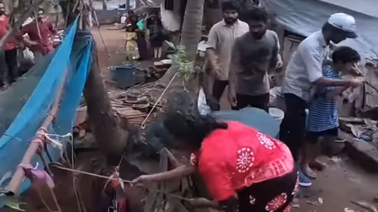 'അമ്മൂമ്മയെ കിണറ്റിലിട്ട' ആ സെല്ഫി ദുരന്തം സൃഷ്ടിച്ചത് ഇങ്ങനെ 'അമ്മൂമ്മയെ കിണറ്റിലിട്ട' ആ സെല്ഫി ദുരന്തം സൃഷ്ടിച്ചത് ഇങ്ങനെ