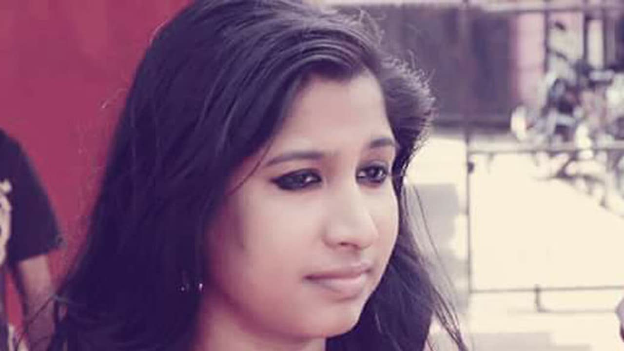 'അച്ഛന് ഹിന്ദുവാല്ലേ? ‘അമ്മ മുസ്ലീമും? ‘നീയേതിലേക്കാ മാറുക?' 'അച്ഛന് ഹിന്ദുവാല്ലേ? ‘അമ്മ മുസ്ലീമും? ‘നീയേതിലേക്കാ മാറുക?'