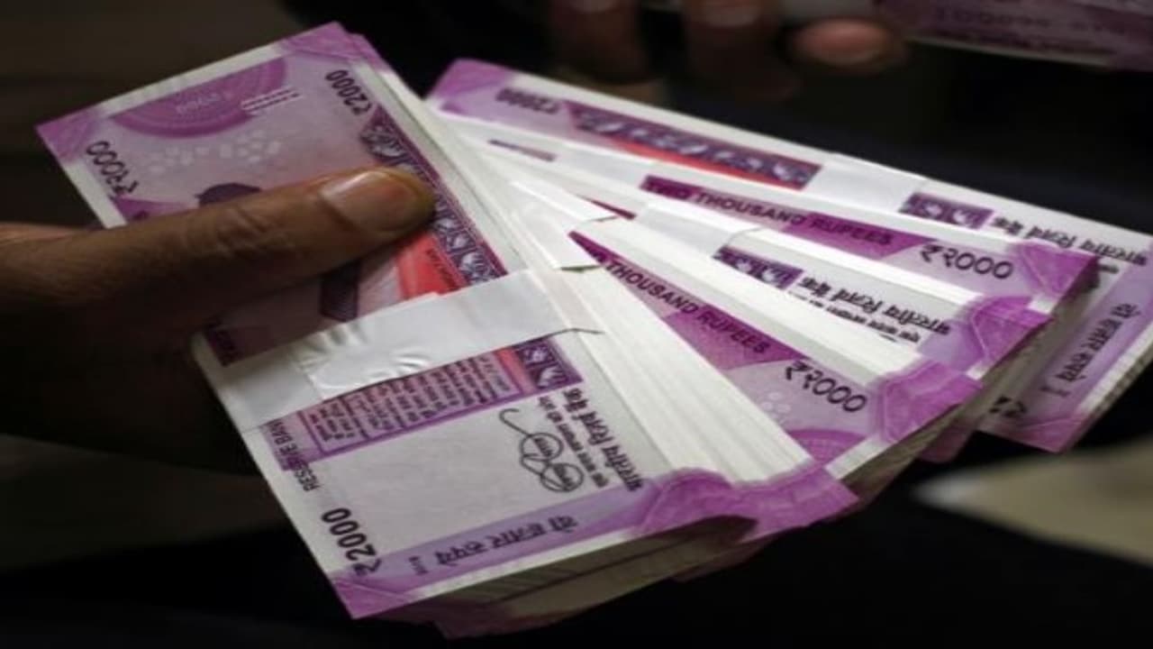 வெறும் 4 சதவீத வட்டியில் 1 லட்சம் கடன்...! மத்திய அரசு அதிரடி..! வெறும் 4 சதவீத வட்டியில் 1 லட்சம் கடன்...! மத்திய அரசு அதிரடி..!