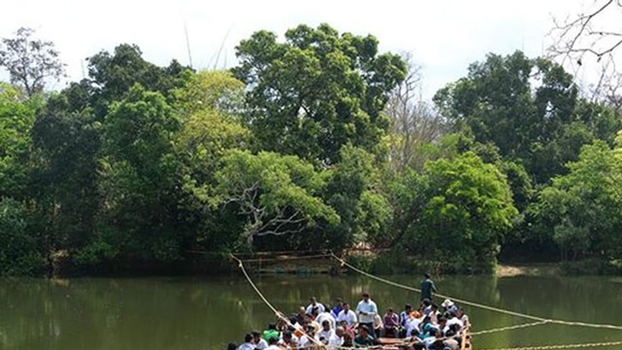 കുറുവാ ദ്വീപില് പ്രവേശിക്കാൻ ഇനി തിരിച്ചറിയിൽ രേഖ നിർബന്ധം കുറുവാ ദ്വീപില് പ്രവേശിക്കാൻ ഇനി തിരിച്ചറിയിൽ രേഖ നിർബന്ധം