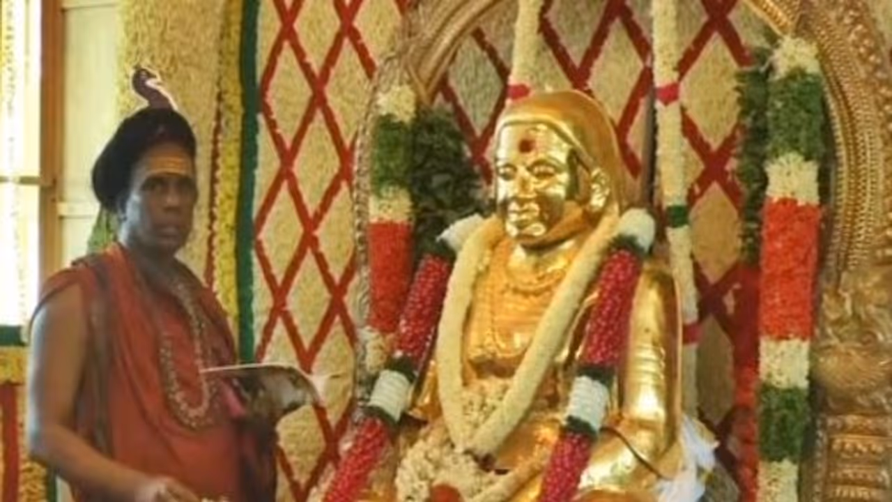 பசும்பொன்னுக்கு படையெடுக்கும் முதல்வர் எடப்பாடி பழனிசாமி... தேவருக்கு அஞ்சலி..! பசும்பொன்னுக்கு படையெடுக்கும் முதல்வர் எடப்பாடி பழனிசாமி... தேவருக்கு அஞ்சலி..!