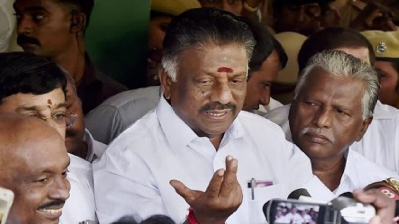 ''அதிமுகவே எங்கள் கையில் தான் உள்ளது'' கெத்து காட்டும் ஓ.பி.எஸ் ''அதிமுகவே எங்கள் கையில் தான் உள்ளது'' கெத்து காட்டும் ஓ.பி.எஸ்