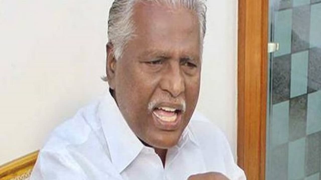 தமிழ்நாடு என்று சிந்திக்கும் மக்கள் மத்தியில் கொங்குநாடு என பிரிவினையை விதைப்பதா..? கே.பி.முனுசாமி ஆவேசம்.! தமிழ்நாடு என்று சிந்திக்கும் மக்கள் மத்தியில் கொங்குநாடு என பிரிவினையை விதைப்பதா..? கே.பி.முனுசாமி ஆவேசம்.!