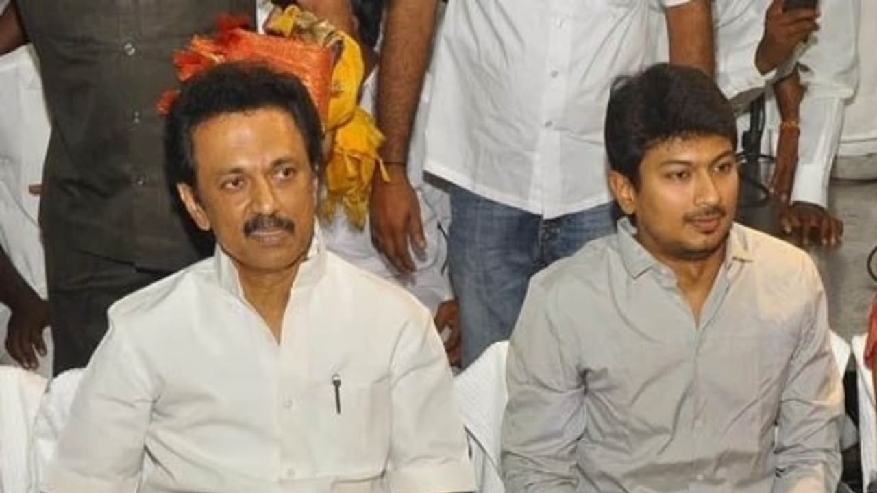 அம்பலமானது மு.க.ஸ்டாலினின் தமிழ்ப்பற்று... உதயநிதி வெளியிட்ட போட்டோ..! அம்பலமானது மு.க.ஸ்டாலினின் தமிழ்ப்பற்று... உதயநிதி வெளியிட்ட போட்டோ..!