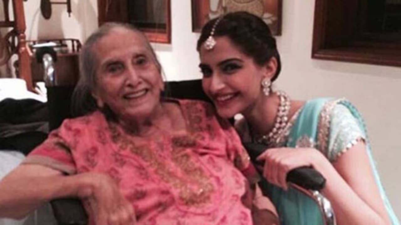 Sonam Kapoor mourns her maternal grandmother's demise Sonam Kapoor mourns her maternal grandmother's demise