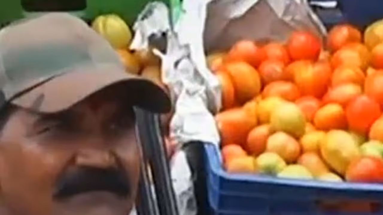 Red Alert? Armed guards called to secure tomato sale in Madhya Pradesh Red Alert? Armed guards called to secure tomato sale in Madhya Pradesh