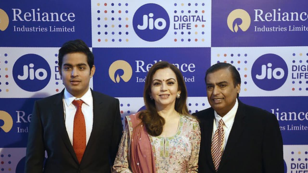 Reliance Jio aims for 100 million customers Reliance Jio aims for 100 million customers