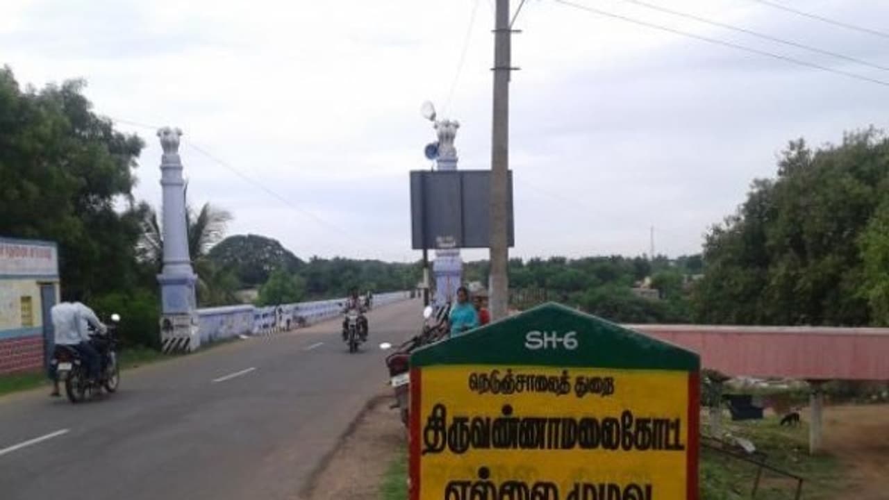 திருவண்ணாமலை மாணவர்களிடம் கின்னஸ் சாதனை படைக்க முதன்மைக் கல்வி அலுவலர் வேண்டுகோள்... திருவண்ணாமலை மாணவர்களிடம் கின்னஸ் சாதனை படைக்க முதன்மைக் கல்வி அலுவலர் வேண்டுகோள்...