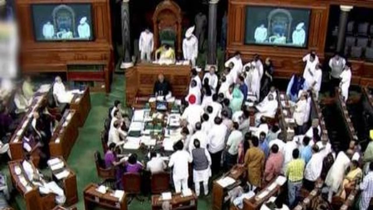 ಸಂಸತ್ತಿನಲ್ಲಿ ಕರುನಾಡಿನ ವಿಪ್ಲವ ಚರ್ಚೆ: ಅಲ್ಲಿಯೂ ಕೆಸರೆರಚಾಟವಷ್ಟೇ! ಸಂಸತ್ತಿನಲ್ಲಿ ಕರುನಾಡಿನ ವಿಪ್ಲವ ಚರ್ಚೆ: ಅಲ್ಲಿಯೂ ಕೆಸರೆರಚಾಟವಷ್ಟೇ!