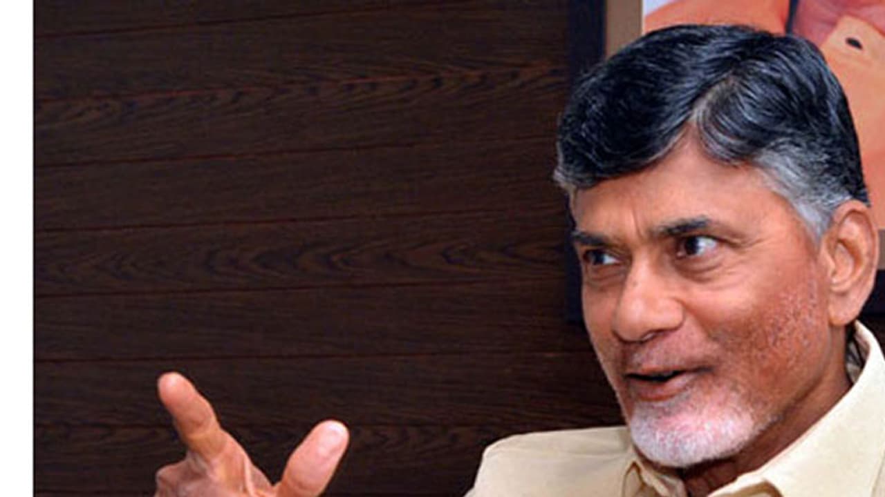 ఎవరో తేల్చుకోండి...లేకపోతే మరొకరికి ఇస్తా:చంద్రబాబు ఎవరో తేల్చుకోండి...లేకపోతే మరొకరికి ఇస్తా:చంద్రబాబు