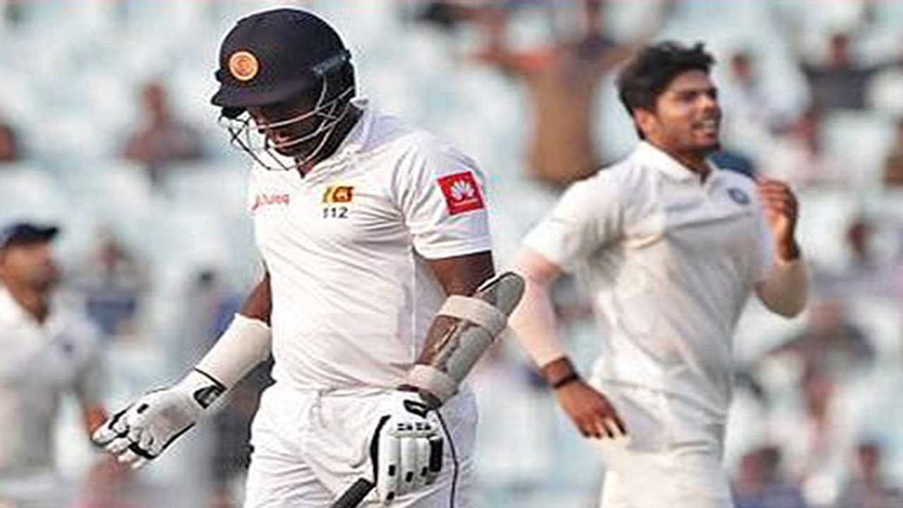 ಇನ್ನಿಂಗ್ಸ್ ಮುನ್ನಡೆಯತ್ತ ಶ್ರೀಲಂಕಾ: ಕಡಿಮೆ ಮೊತ್ತಕ್ಕೆ ಆಲ್ಔಟ್ ಆದ ಭಾರತ ಇನ್ನಿಂಗ್ಸ್ ಮುನ್ನಡೆಯತ್ತ ಶ್ರೀಲಂಕಾ: ಕಡಿಮೆ ಮೊತ್ತಕ್ಕೆ ಆಲ್ಔಟ್ ಆದ ಭಾರತ