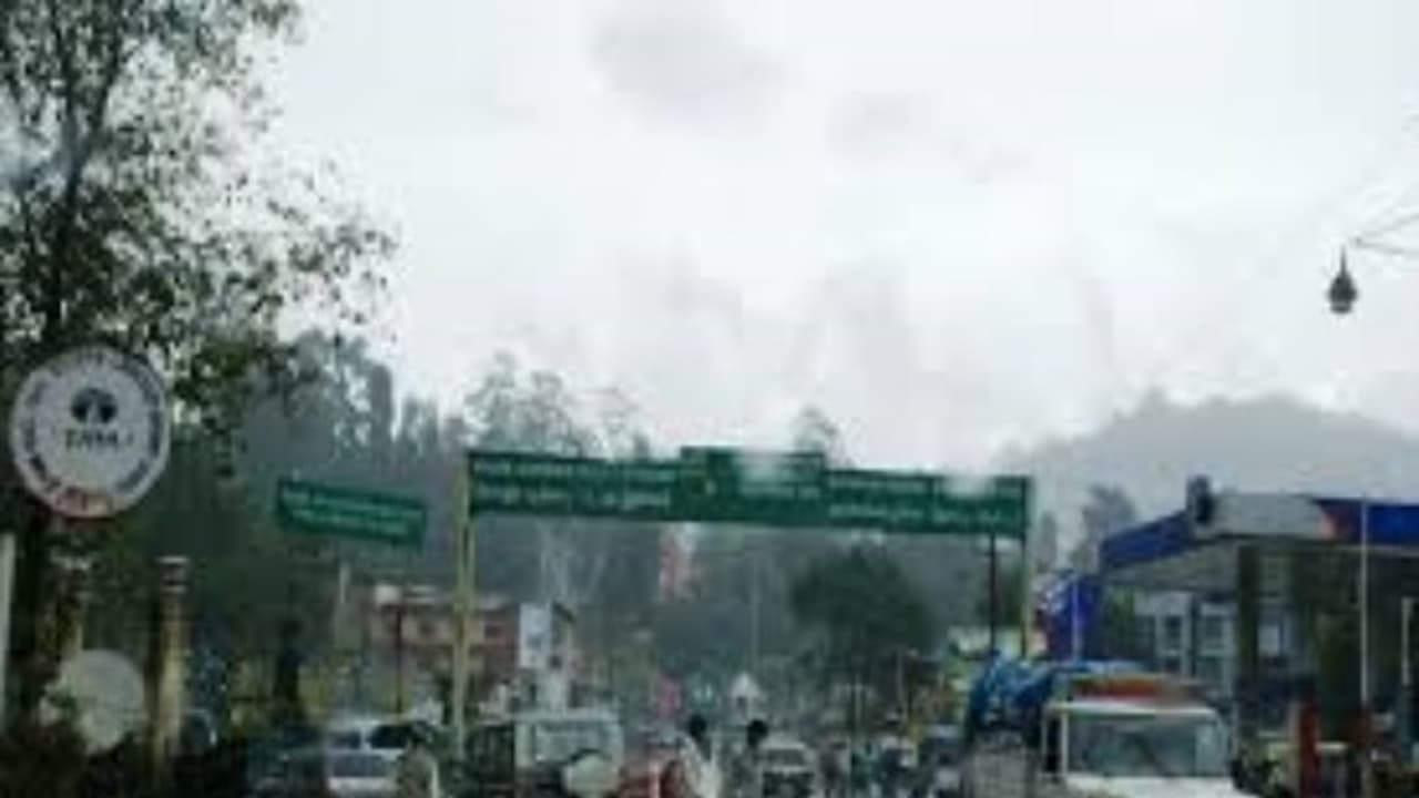 கொடைக்கானல் கொண்டாட்டம்… 5 மணி நேரம் விடாமல் கொட்டித் தீர்த்த மழை… மகிழ்ச்சியில் விவசாயிகள் !! கொடைக்கானல் கொண்டாட்டம்… 5 மணி நேரம் விடாமல் கொட்டித் தீர்த்த மழை… மகிழ்ச்சியில் விவசாயிகள் !!