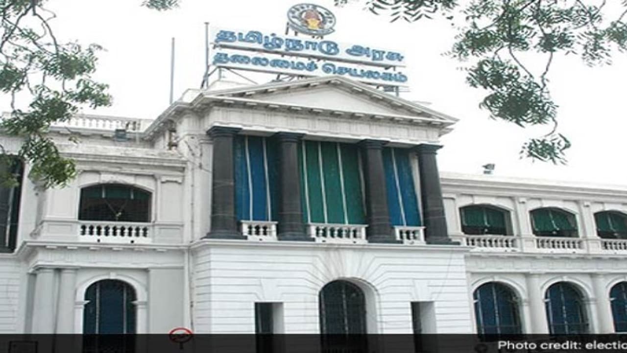அதிகாரிகளை அதிரவைத்த எடப்பாடி அரசு ஐ.ஏ.எஸ் அதிகாரிகள் அதிரடி மாற்றம் அதிகாரிகளை அதிரவைத்த எடப்பாடி அரசு ஐ.ஏ.எஸ் அதிகாரிகள் அதிரடி மாற்றம்