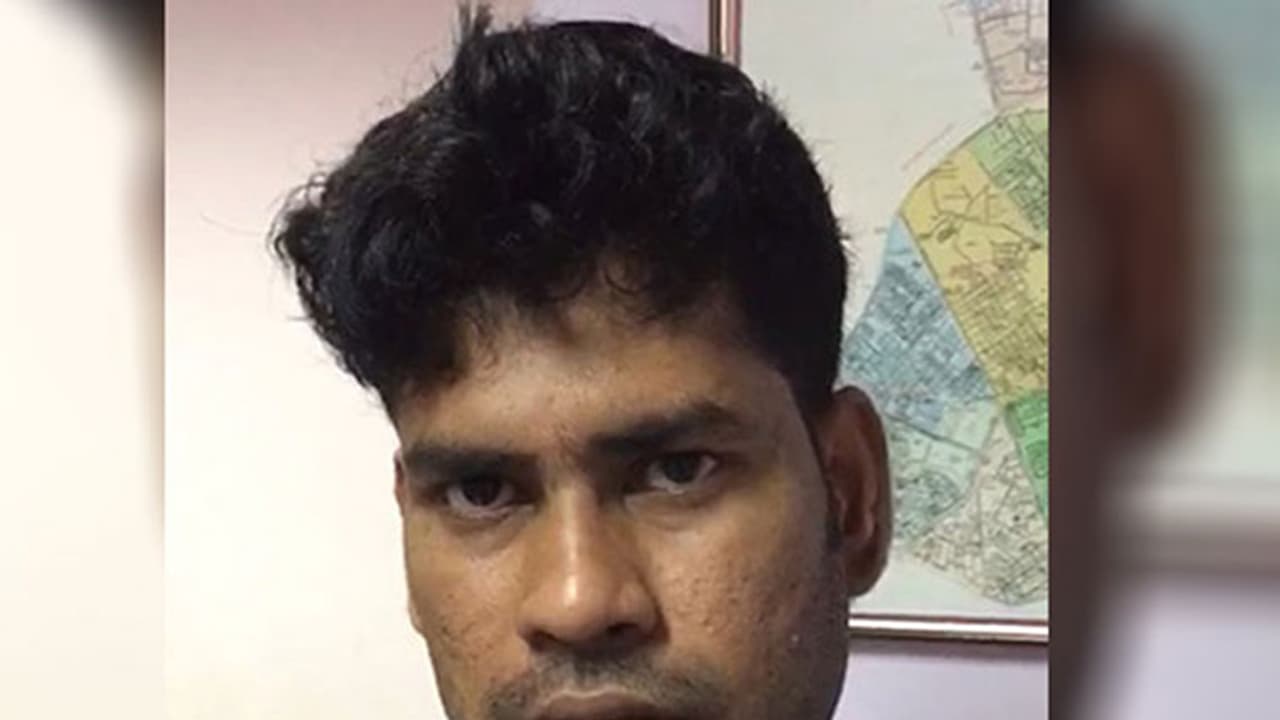 ഏഴ് വയസ്സുകാരനെ കൊന്ന് മൃതദേഹം പെട്ടിയിലാക്കി; ഒരു മാസത്തിന് ശേഷം പ്രതി പിടിയില് ഏഴ് വയസ്സുകാരനെ കൊന്ന് മൃതദേഹം പെട്ടിയിലാക്കി; ഒരു മാസത്തിന് ശേഷം പ്രതി പിടിയില്