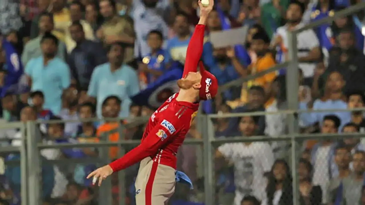 Watch Guptill's freakish catch that turned the game in KXIP's favour (video) Watch Guptill's freakish catch that turned the game in KXIP's favour (video)
