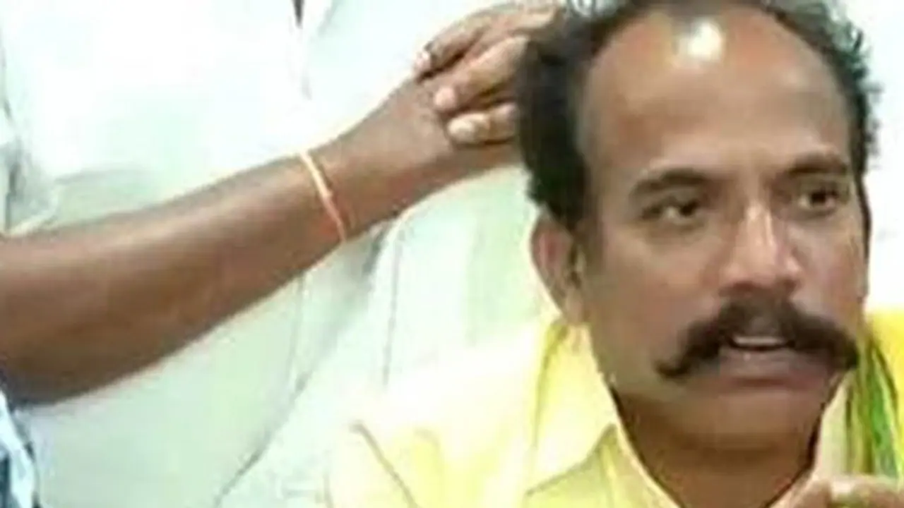 డాక్టర్ సుధాకర్ తల్లికి బెదిరింపులు... ఫోన్ చేసిన దళిత మంత్రి: జవహర్ ఆగ్రహం డాక్టర్ సుధాకర్ తల్లికి బెదిరింపులు... ఫోన్ చేసిన దళిత మంత్రి: జవహర్ ఆగ్రహం