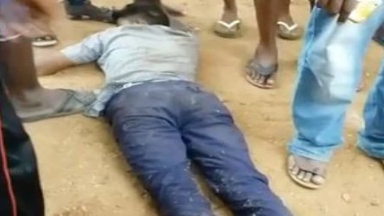 తోటి విద్యార్థినిని ప్రేమ పేరుతో వేధిస్తున్న బాలుడు ... బ్లేడ్ తో దాడి తోటి విద్యార్థినిని ప్రేమ పేరుతో వేధిస్తున్న బాలుడు ... బ్లేడ్ తో దాడి