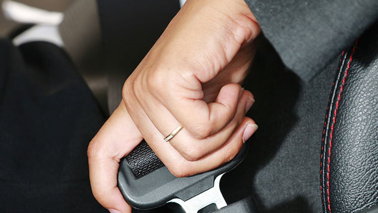 ആണിന്റെ വാരിയെല്ലില്‍ നിന്നല്ലാതെ, ഒരു പെണ്ണ്!