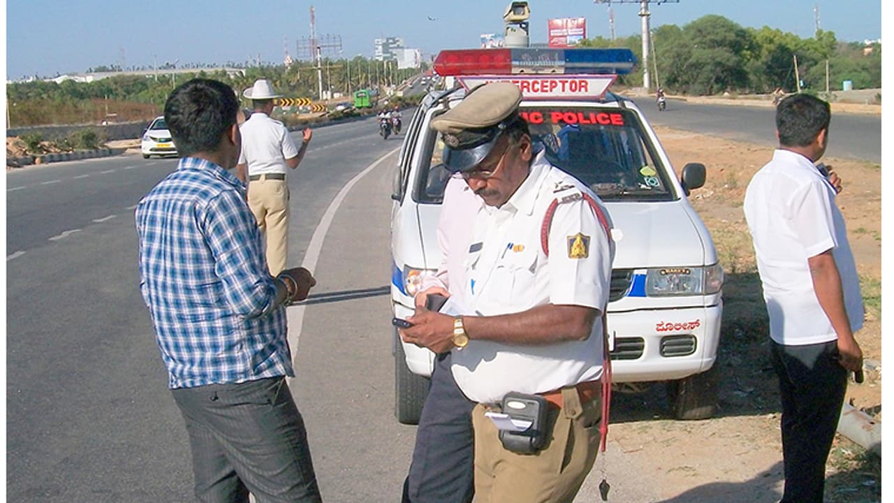 Cyber Fraud:‌ ಟ್ರಾಫಿಕ್‌ ಪೋಲಿಸರಿಗೆ ಆನಲೈನ್‌ನಲ್ಲಿ ದಂಡ ಪಾವತಿಸಲು ಹೋಗಿ ₹60,000 ಕಳೆದುಕೊಂಡ ವ್ಯಕ್ತಿ!