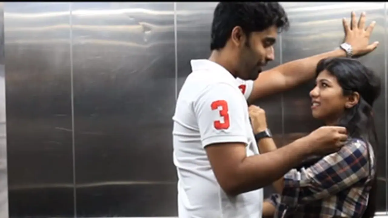 ലിഫ്റ്റില്‍ ഒരു മലയാളി കാണിക്കുന്നത്