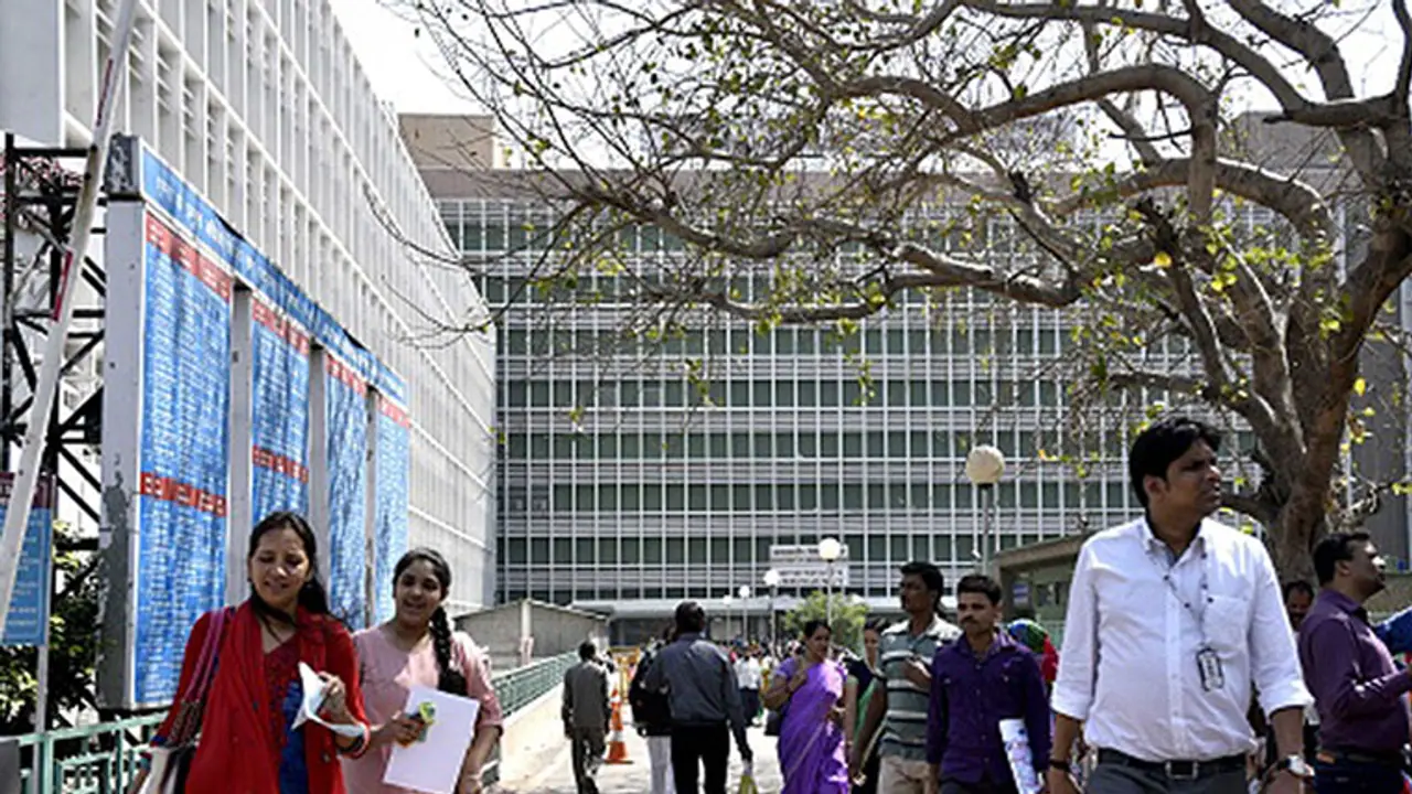 Nurses take leave, AIIMS emergency shuts for 1st time