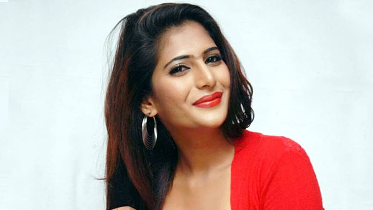 പേര് ചിലര് ദുരുപയോഗം ചെയ്യുന്നു നേഹ സക്സേന പേര് ചിലര് ദുരുപയോഗം ചെയ്യുന്നു നേഹ സക്സേന