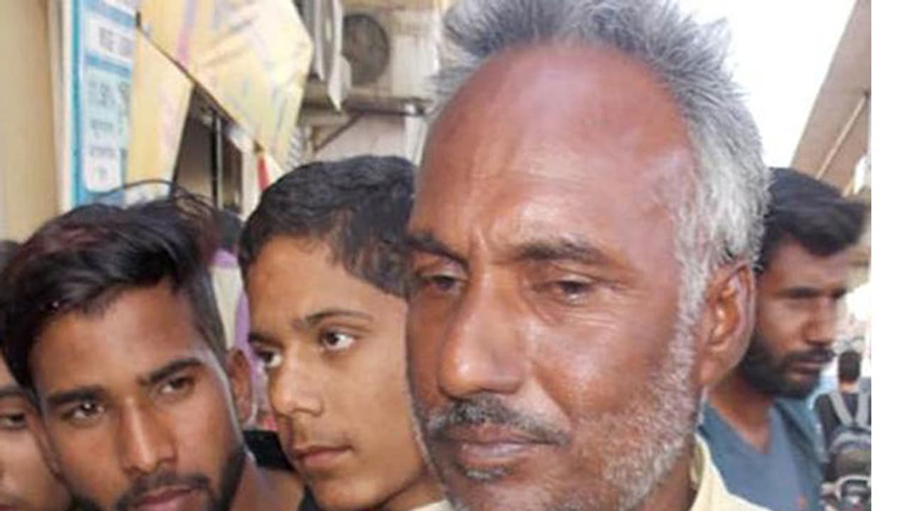 ടാക്സി ഡ്രൈവറുടെ അക്കൗണ്ടിൽ നിക്ഷേപിക്കപ്പെട്ടത് 9806 കോടി രൂപ ടാക്സി ഡ്രൈവറുടെ അക്കൗണ്ടിൽ നിക്ഷേപിക്കപ്പെട്ടത് 9806 കോടി രൂപ