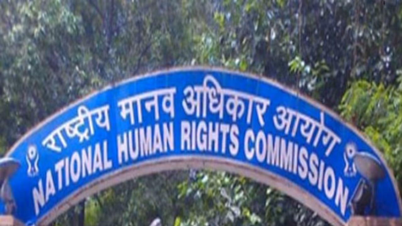 पश्चिम बंगालः चुनाव बाद हुई हिंसा की जांच के लिए राजीव जैन की अध्यक्षता में NHRC की जांच कमेटी गठित पश्चिम बंगालः चुनाव बाद हुई हिंसा की जांच के लिए राजीव जैन की अध्यक्षता में NHRC की जांच कमेटी गठित