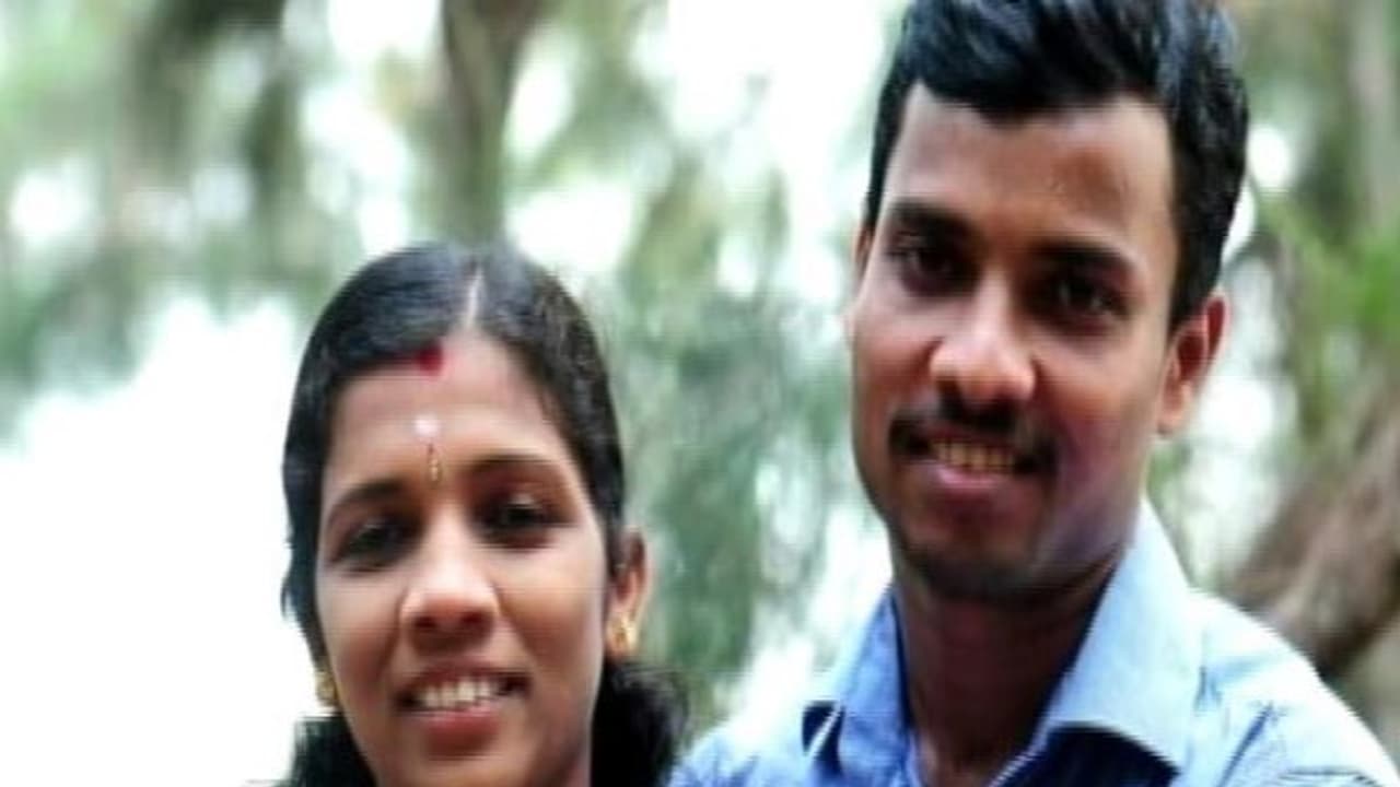 நிஃபா வைரஸ் பாதிப்பால் உயிரிழந்த நர்ஸ் லினியின் கணவருக்கு கேரள அரசு செய்த உதவி…. என்ன தெரியுமா? நிஃபா வைரஸ் பாதிப்பால் உயிரிழந்த நர்ஸ் லினியின் கணவருக்கு கேரள அரசு செய்த உதவி…. என்ன தெரியுமா?