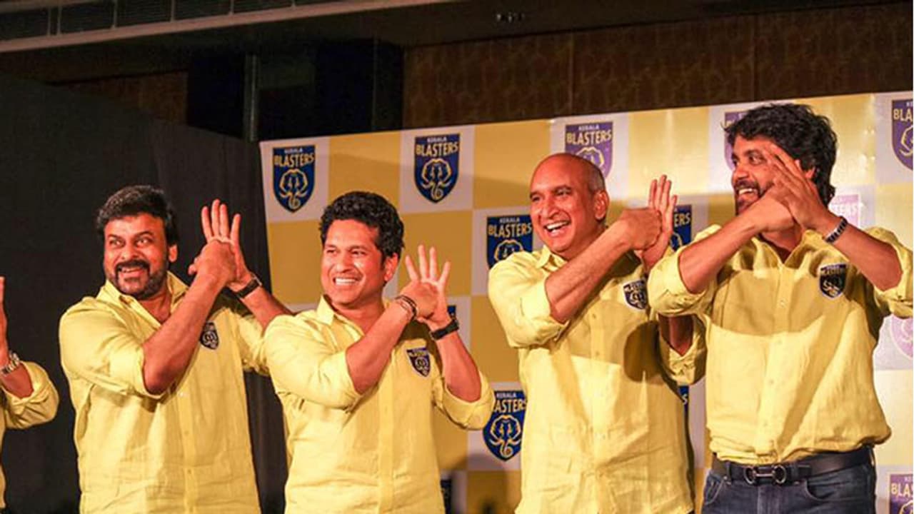 കേരളാ ബ്ലാസ്റ്റേഴ്സിന്റെ പുതിയ ഉടമകളെ അവതരിപ്പിച്ച് സച്ചിന് കേരളാ ബ്ലാസ്റ്റേഴ്സിന്റെ പുതിയ ഉടമകളെ അവതരിപ്പിച്ച് സച്ചിന്