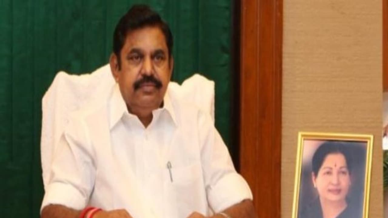 தயவு செய்து சொந்த ஊர்களுக்கு நடந்து செல்லாதீங்க..! வெளிமாநிலத் தொழிலாளர்களுக்கு முதல்வர் வேண்டுகோள்..! தயவு செய்து சொந்த ஊர்களுக்கு நடந்து செல்லாதீங்க..! வெளிமாநிலத் தொழிலாளர்களுக்கு முதல்வர் வேண்டுகோள்..!