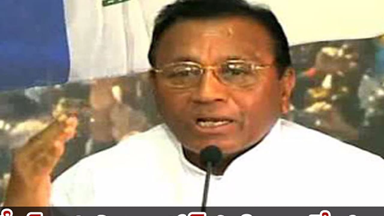 ఒక్కసారి జగన్ ను సిఎం చేయండి ప్లీజ్... ఒక్కసారి జగన్ ను సిఎం చేయండి ప్లీజ్...