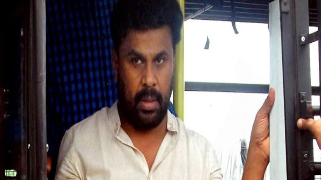 നടിയെ ആക്രമിച്ച കേസ്: മെമ്മറി കാർഡിന്റെ പകർപ്പ് ആവശ്യപ്പെട്ട ദിലീപിന്റെ ഹർജി പരിഗണിക്കുന്നത് മാറ്റി നടിയെ ആക്രമിച്ച കേസ്: മെമ്മറി കാർഡിന്റെ പകർപ്പ് ആവശ്യപ്പെട്ട ദിലീപിന്റെ ഹർജി പരിഗണിക്കുന്നത് മാറ്റി