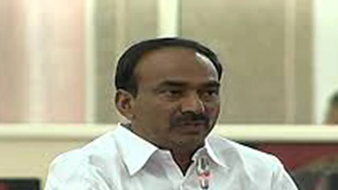 నారదాసుకు ఈటెల సెగ.. సమావేశంలో మిన్నంటిన ‘జై ఈటెల’ నినాదాలు... నారదాసుకు ఈటెల సెగ.. సమావేశంలో మిన్నంటిన ‘జై ఈటెల’ నినాదాలు...