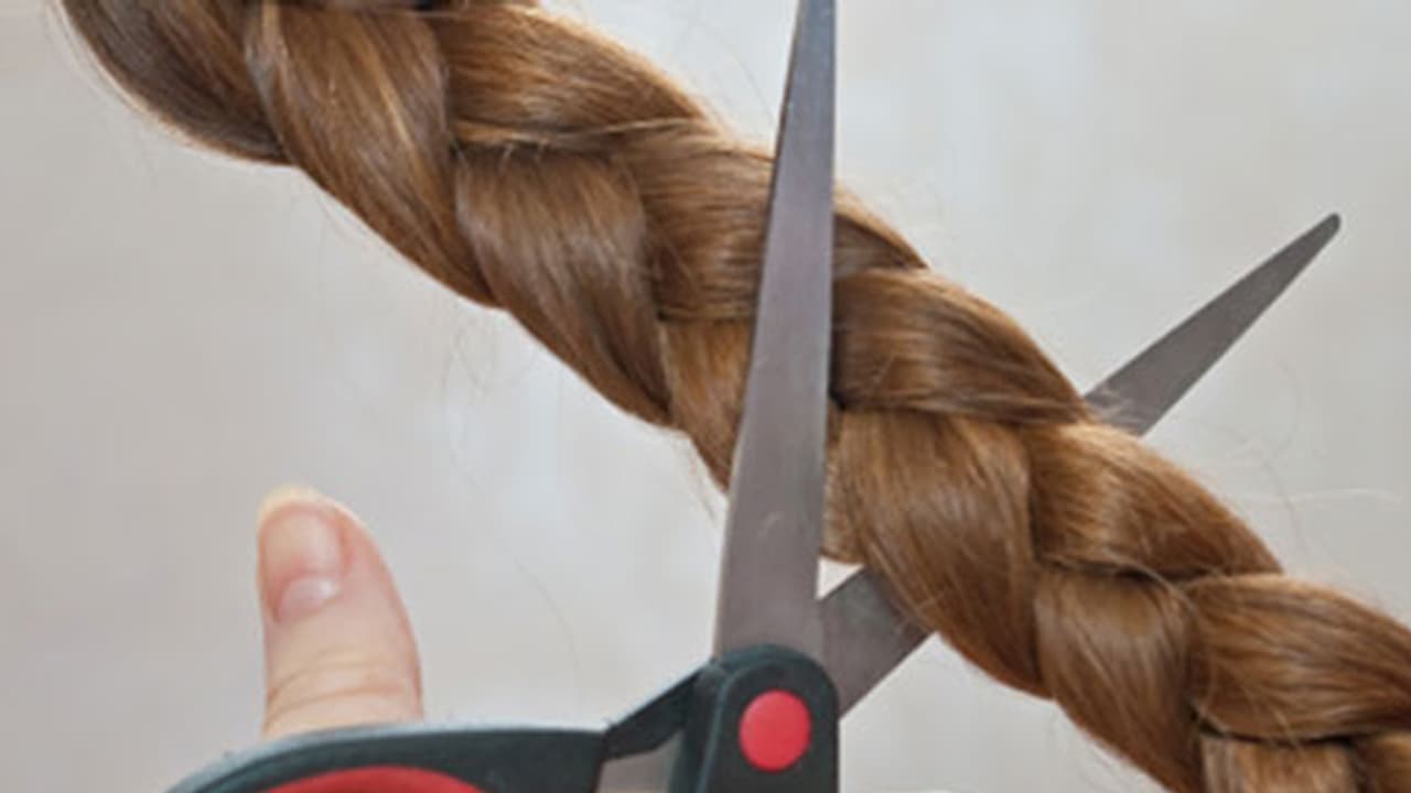 ಹರ್ಯಾಣದಲ್ಲಿ ಮಹಿಳೆಯರ ಜಡೆಗೆ ಸಂಚಾಕಾರ!: 15 ದಿನದಲ್ಲಿ 15 ಮಹಿಳೆಯರ ಜಡೆಗೆ ಕತ್ತರಿ ಹರ್ಯಾಣದಲ್ಲಿ ಮಹಿಳೆಯರ ಜಡೆಗೆ ಸಂಚಾಕಾರ!: 15 ದಿನದಲ್ಲಿ 15 ಮಹಿಳೆಯರ ಜಡೆಗೆ ಕತ್ತರಿ