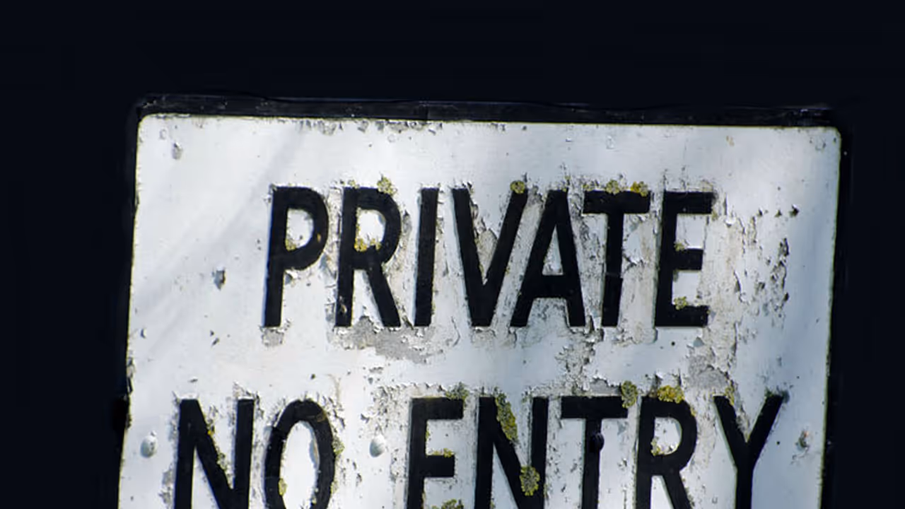 അകറ്റിനിര്ത്തുന്നത് മാധ്യമങ്ങളെയല്ല സര്, ജനങ്ങളെ! അകറ്റിനിര്ത്തുന്നത് മാധ്യമങ്ങളെയല്ല സര്, ജനങ്ങളെ!