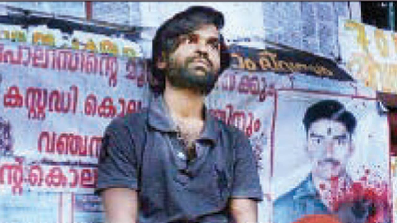 ತಮ್ಮನ ಸಾವು : ಮೂರು ವರ್ಷಗಳಿಂದ ಪ್ರತಿಭಟನೆ ನಡೆಸುತ್ತಿರುವ ಯುವಕ ತಮ್ಮನ ಸಾವು : ಮೂರು ವರ್ಷಗಳಿಂದ ಪ್ರತಿಭಟನೆ ನಡೆಸುತ್ತಿರುವ ಯುವಕ