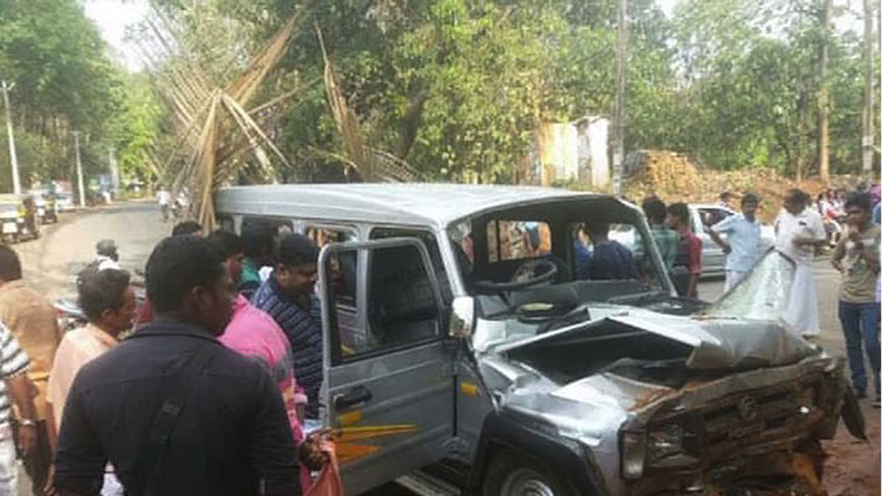 കൂത്താട്ടുകുളത്ത് സ്കൂൾ കുട്ടികളുമായി പോയ ജീപ്പ് മതിലിലിടിച്ച് 3 മരണം കൂത്താട്ടുകുളത്ത് സ്കൂൾ കുട്ടികളുമായി പോയ ജീപ്പ് മതിലിലിടിച്ച് 3 മരണം