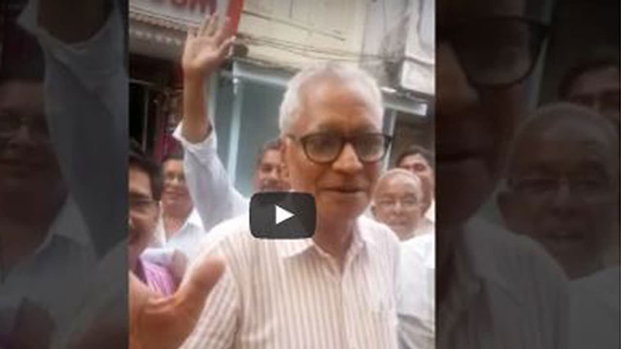 (వీడియో) మోదీ మీద బట్టల వ్యాపారి వ్యంగ్య కవిత (వీడియో) మోదీ మీద బట్టల వ్యాపారి వ్యంగ్య కవిత