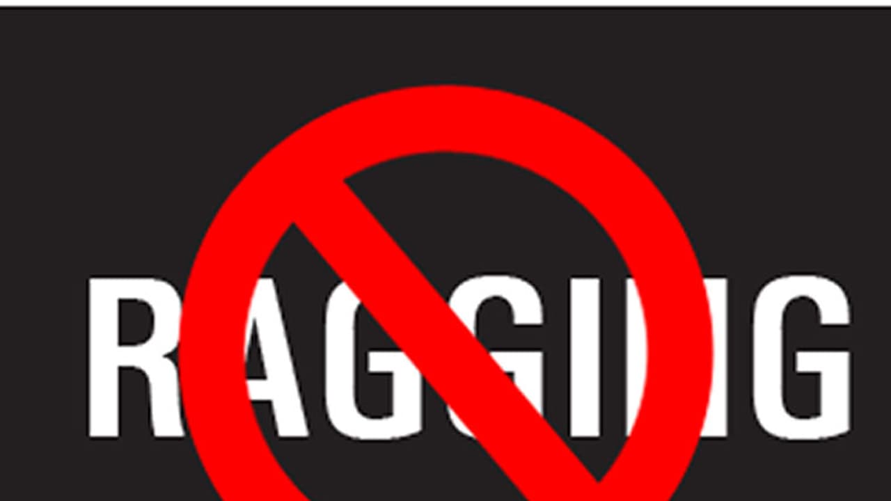 ഡെന്റൽ കോളേജിൽ റാഗിംഗ്, പാന്റിൽ മൂത്രമൊഴിപ്പിച്ചു, മദ്യം നൽകി; നാല് വിദ്യാര്‍ത്ഥികൾക്കെതിരെ കേസ്