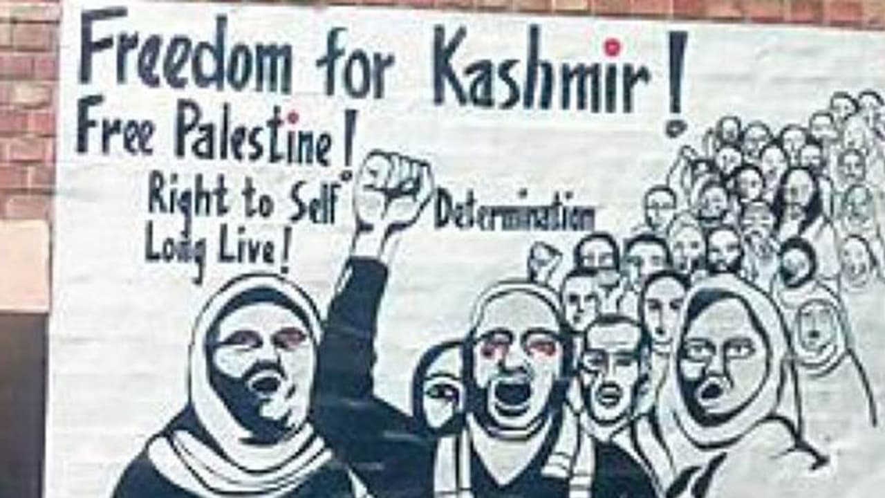 ಜೆಎನ್ ಯು ನಲ್ಲಿ ಮತ್ತೊಂದು ವಿವಾದಾತ್ಮಕ ಫಲಕ ಪತ್ತೆ ಜೆಎನ್ ಯು ನಲ್ಲಿ ಮತ್ತೊಂದು ವಿವಾದಾತ್ಮಕ ಫಲಕ ಪತ್ತೆ