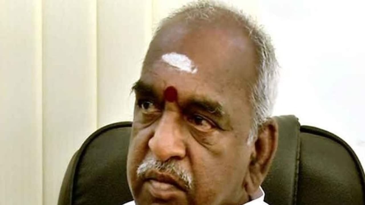 ஒகி ஒன்றும் தேசிய பேரிடரில்லை: பொன்னாரை புண்ணாக்கிய சக மத்தியமைச்சர்! ஒகி ஒன்றும் தேசிய பேரிடரில்லை: பொன்னாரை புண்ணாக்கிய சக மத்தியமைச்சர்!