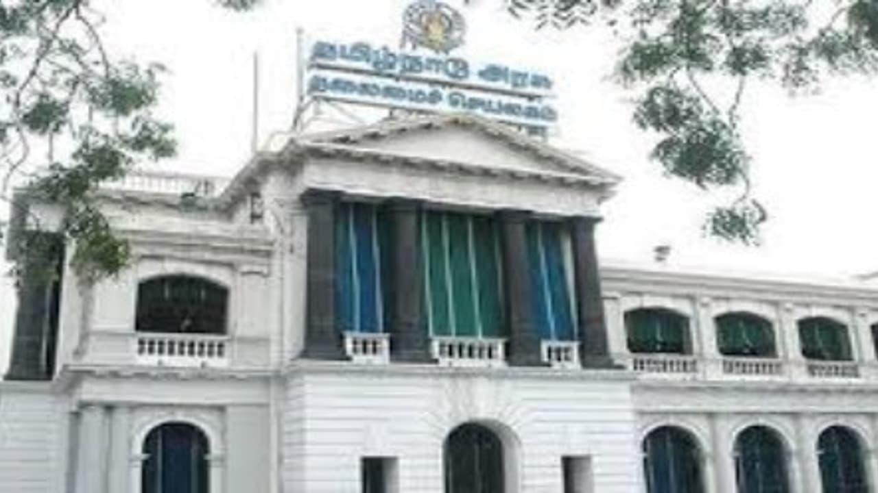 இன்று நிறைவேறுகிறது ஜிஎஸ்டி மசோதா? எடப்பாடி மீது வழக்கு... சட்டப் பேரவையில் அனல்பறக்குமா? இன்று நிறைவேறுகிறது ஜிஎஸ்டி மசோதா? எடப்பாடி மீது வழக்கு... சட்டப் பேரவையில் அனல்பறக்குமா?