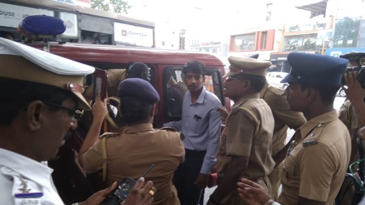 போராட்ட களமாகும் தமிழகம்... மாநிலம் முழுவதும் மக்கள் தன்னெழுச்சி போராட்டம்... போராட்ட களமாகும் தமிழகம்... மாநிலம் முழுவதும் மக்கள் தன்னெழுச்சி போராட்டம்...