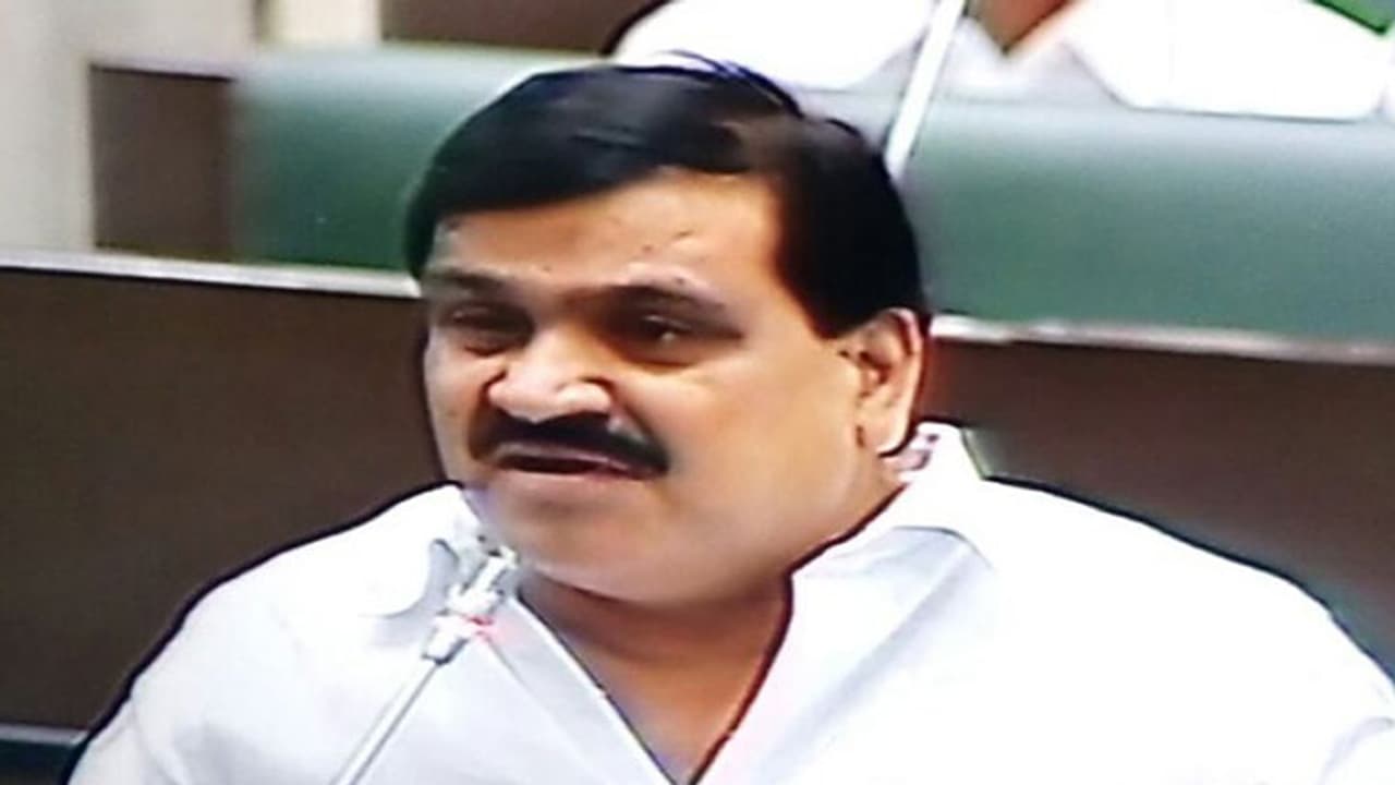 ఎమ్మెల్సీ మహేందర్ రెడ్డికి షాక్: ఎస్ఐని తిట్టారని 'పట్నం'పై మరో కేసు ఎమ్మెల్సీ మహేందర్ రెడ్డికి షాక్: ఎస్ఐని తిట్టారని 'పట్నం'పై మరో కేసు